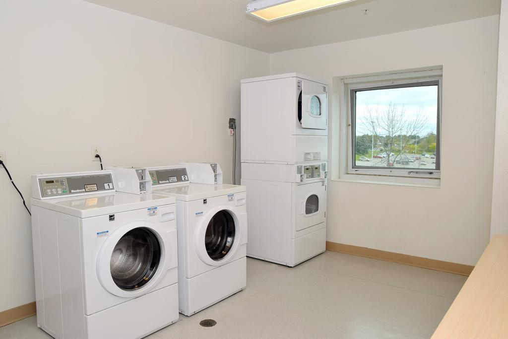 Motel 6-Whitby, On - Toronto East Екстер'єр фото
