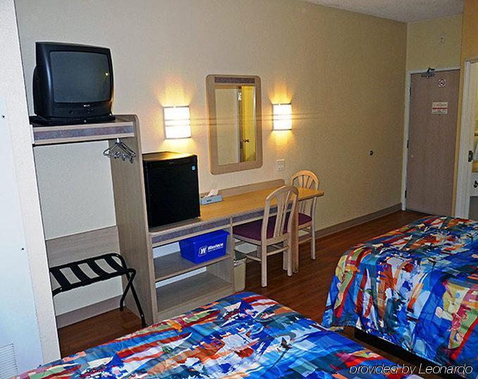 Motel 6-Whitby, On - Toronto East Екстер'єр фото