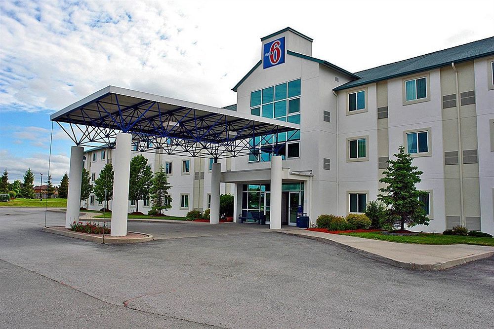 Motel 6-Whitby, On - Toronto East Екстер'єр фото
