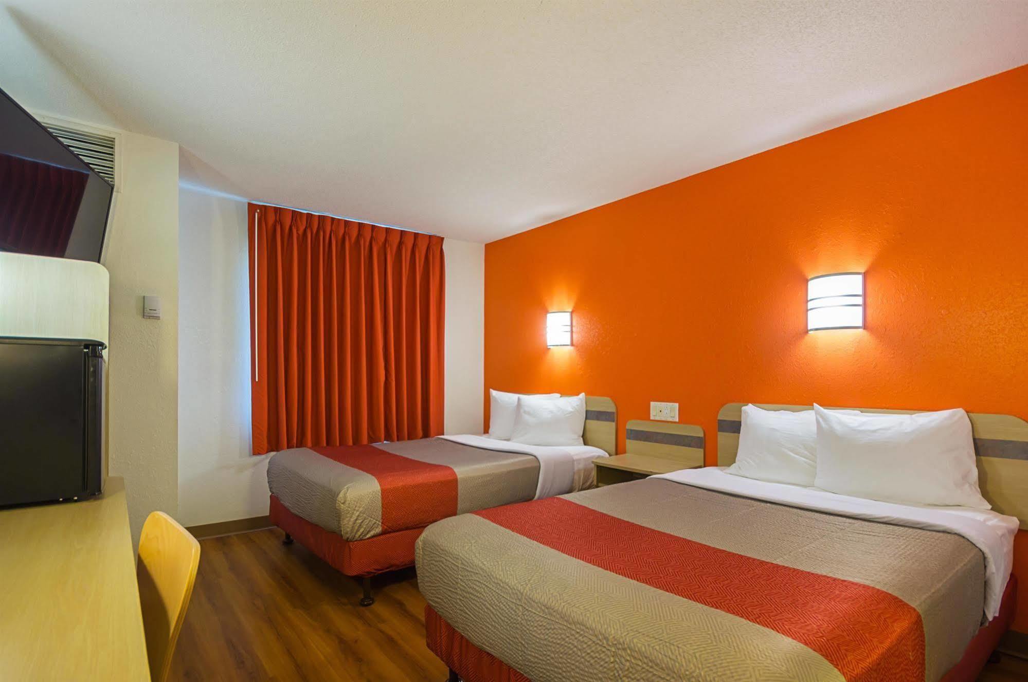 Motel 6-Whitby, On - Toronto East Екстер'єр фото