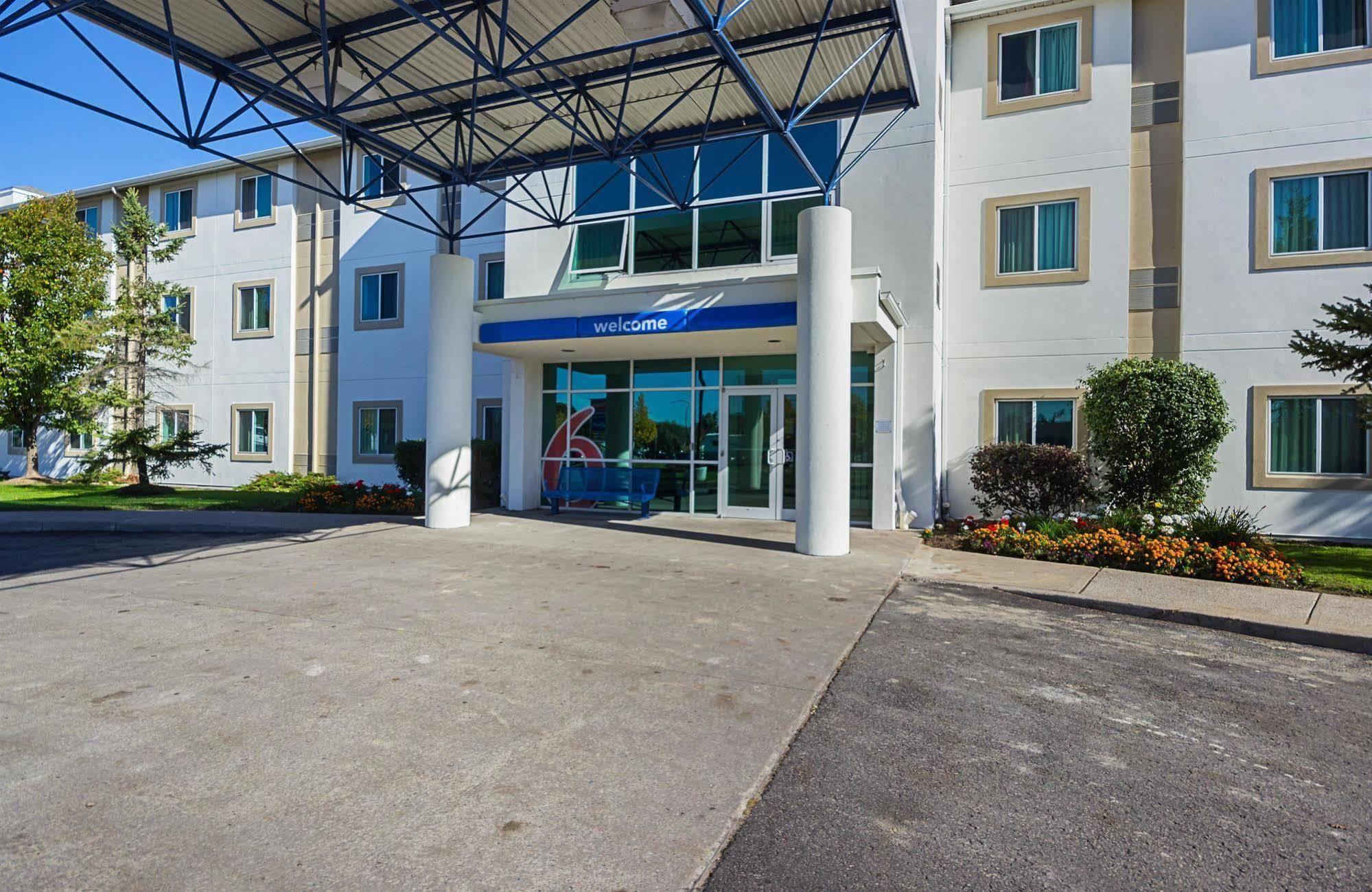 Motel 6-Whitby, On - Toronto East Екстер'єр фото